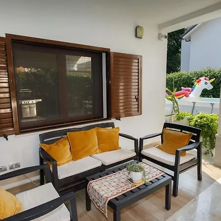 Emi's Golem (Tirana)